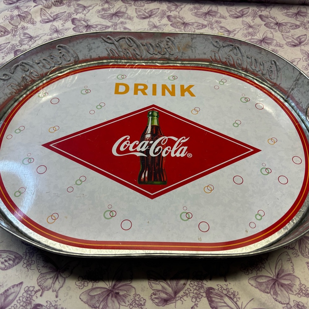 🗝️📍Coca-Cola Oval Metal Tray with Classic Design